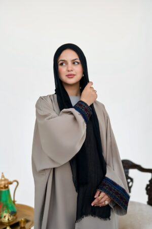 عباية بيج أنيقة ناعمة