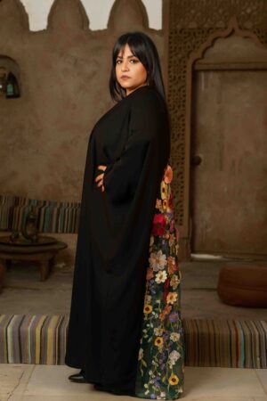 العبايه ذات الورود